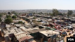 Diepsloot, près de Johannesburg : un des townships les plus dangereux en Afrique du Sud (Photo: D. Taylor / VOA)