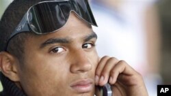 Gelandang AC Milan Kevin-Prince Boateng memimpin rekan-rekan setimnya meninggalkan lapangan bulan ini sebagai protes menentang pelecehan rasial oleh para fans klub divisi rendah Italia Pro Patria (foto: dok).