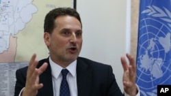Pierre Krahenbuhl, Komisioner Jendral UNRWA, dalam wawancara dengan The Associated Press di kantor pusat UNRWA di Beirut, Lebanon. (Foto: Dok)