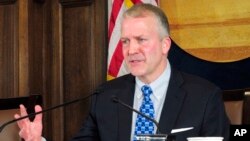 댄 설리반 공화당 상원의원.