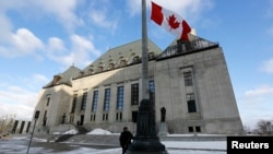 资料照片: 加拿大渥太华的最高法院大楼 (2014年3月21日)