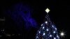 Obama dan Keluarga Nyalakan Pohon Natal Nasional