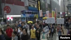 香港民主派人士游行抗议