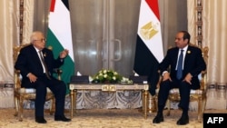 Fələstin Muxtariyyəti rəhbəri Mahmud Abbas və Misir prezidenti Əbdülfəttah əs-Sisi. Ərəb Liqası Sammiti. 4 mart, 2025-ci il.