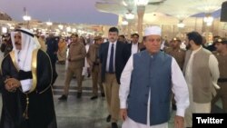 مریم نواز کے مطابق سابق وزیرِ اعظم نواز شریف نے مدینہ میں روضۂ رسول پر حاضری دی