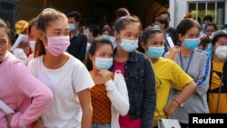 Garment factory workers and staff wait to receive China's Sinovac coronavirus disease (COVID-19) vaccine at an industrial park in Phnom Penh, Cambodia, April 7, 2021. REUTERS/Cindy Liu