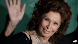 سوفیا لورن در مراسم جایزه مد «فرش سبز»، ۲۰۲۰