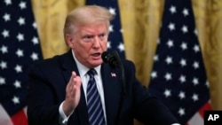 លោកប្រធានាធិបតី ដូណាល់ ត្រាំ ឆ្លើយតបនឹងសំណួររបស់អ្នកសារព័ត៌មាននៅសេតវិមាន រដ្ឋធានីវ៉ាស៊ីនតោន ថ្ងៃទី៣០ ខែមេសា ឆ្នាំ២០២០។