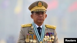Pemimpin junta Myanmar Jenderal Min Aung Hlaing dalam parade Hari Angkatan Bersenjata di Naypyitaw, Myanmar, 27 Maret 2021.