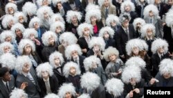 404 učesnica i učesnika na skupu obučenih kao Albert Einstein