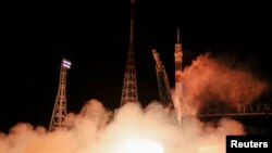 Pesawat antariksa Soyuz membawa para astronot ke Stasiun Antariksa di kosmodrom Baikonur (24/11).