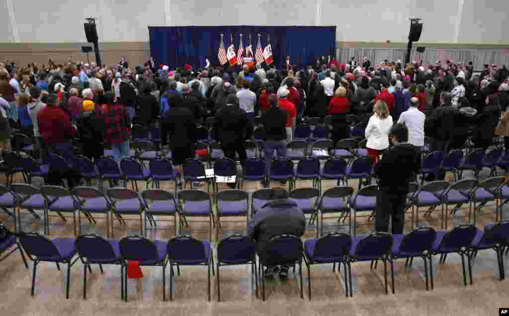 Republican presidential candidate Donald Trump speaks during a campaign event in Waterloo, Iowa, Feb. 1, 2016.