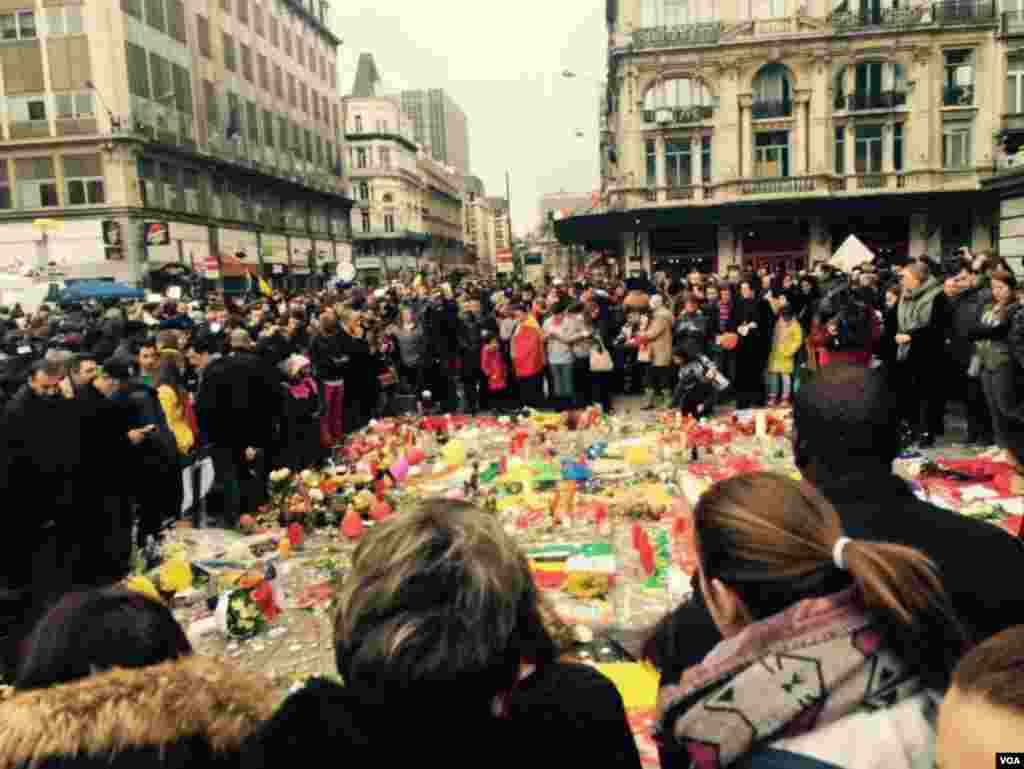 People have been leaving inspiring messages of love. Drawings of hearts and messages of love to those killed in Tuesday's blast fill the square. (Heather Murdock/VOA)