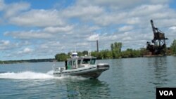 在美加交界的尼亚加拉河上的美国边境巡逻艇。（资料照）