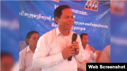 លោក ​ស៊ុន ធន់ ​មន្រ្តី​អតីត​គណបក្ស​សង្រ្គោះ​ជាតិ​នៅ​ក្នុង​ខេត្ត​កំពង់ធំ ក្នុង​រូបថត​ពី​ទំព័រ​ហ្វេសប៊ុក​របស់​លោក​កាល​ពី​ថ្ងៃ​ទី​១​ ខែ​មិថុនា ឆ្នាំ​២០២០។ (screenshot)