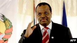 Mswati III lors du 32ème sommet de la Communauté de développement de l'Afrique australe (SADC) au Centre de conférences Joaquim Chissano de Maputo, le 17 août 2012.