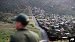 美国加州圣迭戈与墨西哥交界处的隔离墙（2019年2月5日）