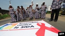 Une manifestation pour encourager la lutte contre le sida à Abidjan, le 1er décembre 2008.