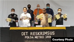 Kabid Humas Polda Metro Jaya Yusri Yunus, saat menggelar konferensi pers soal buronan FBI secara online, Selasa, 16 Juni 2020. (Foto: Courtesy)