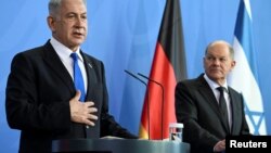 اولاف شولتز، صدراعظم آلمان، (راست) با بنیامین نتانیاهو، نخست وزیر اسرائیل، در برلین دیدار کرد