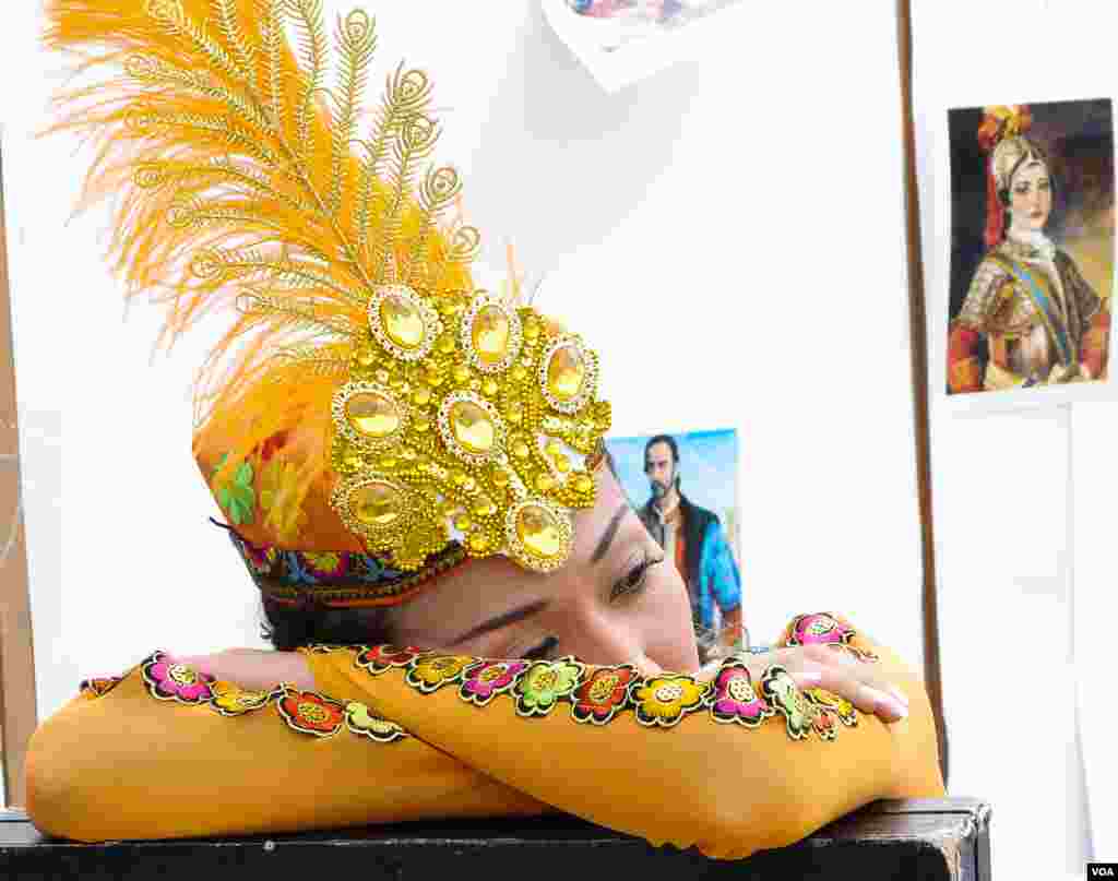 Vashingtonda Uyg&#39;ur madaniy festivali. Tadbirdan so&#39;ng jamoa Xitoy elchixonasi qarshisida norozilik namoyishi o&#39;tkazdi, Vashington, 3-avgust, 2014-yil. Odil Ruzaliev surati