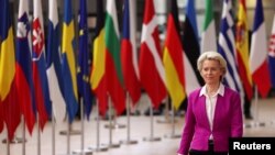 Претседателката на Европската комисија Урсула фон дер Лајен рече дека со санкциите „ефикасно ќе се намали околу 90 отсто од увозот на нафта од Русија во ЕУ до крајот на годината“. 