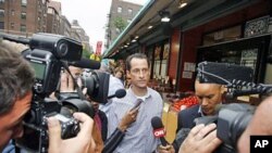 卷入互联网性丑闻的美国国会议员安东尼.韦纳