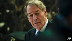 <span class="VIiyi" jsaction="mouseup:BR6jm" jsname="jqKxS" lang="az"><span class="JLqJ4b ChMk0b" data-language-for-alternatives="az" data-language-to-translate-into="en" data-phrase-index="0" jsaction="agoMJf:PFBcW;usxOmf:aWLT7;jhKsnd:P7O7bd,F8DmGf;Q4AGo:Gm7gYd,qAKMYb;uFUCPb:pvnm0e,pfE8Hb,PFBcW;f56efd:dJXsye;EnoYf:KNzws,ZJsZZ,JgVSJc;zdMJQc:cCQNKb,ZJsZZ,zchEXc;Ytrrj:JJDvdc;tNR8yc:GeFvjb;oFN6Ye:hij5Wb" jscontroller="Zl5N8" jsdata="uqLsIf;_;$348" jsmodel="SsMkhd" jsname="txFAF"><span jsaction="click:qtZ4nf,GFf3ac,tMZCfe; contextmenu:Nqw7Te,QP7LD; mouseout:Nqw7Te; mouseover:qtZ4nf,c2aHje" jsname="W297wb">Londonun Heathrow hava limanının yaxınlığındakı bir qadın İngiltərəyə hava limanına gəldikdən sonra sərnişinlərin 10 günlük karantin müddətində qalacağı Radisson Blu Edwardian Otelindəki pəncərədən yazı göstərir</span></span></span>