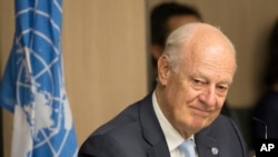 លោក Staffan de Mistura ចូលរួម​ក្នុង​កិច្ចចរចា​ជុំ​ថ្មី នៅ​វិមាន Palais des Nations ក្នុង​ក្រុង​ហ្សឺណែវ ប្រទេស​ស្វ៊ីស កាលពី​ថ្ងៃទី១៤ ខែកក្កដា ឆ្នាំ២០១៧។