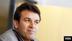 Mohammad Mostafaei, pengacara Sakineh Mohammadi Ashtiani, berbicara di Oslo, 8 Agustus 2010. Mostafaei mendapatkan suaka politik dari pemerintah Norwegia.