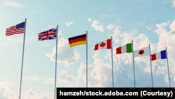 جی۷ متشکل از ایالات متحده، بریتانیا، کانادا، فرانسه، آلمان، ایتالیا و جاپان است. 