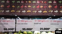 Various types of fruit are on display at a Vietnamese supermarket. Many consumers are switching to ready-to-eat, processed foods instead of relying on their traditional, plant-heavy diets. (H. Nguyen/VOA) 