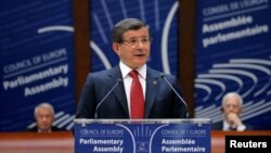 아흐메트 다부토글루 터키 총리가 19일 프랑스 스트라스부르크에서 열린 유럽연합 의회에서 연설하고 있다.