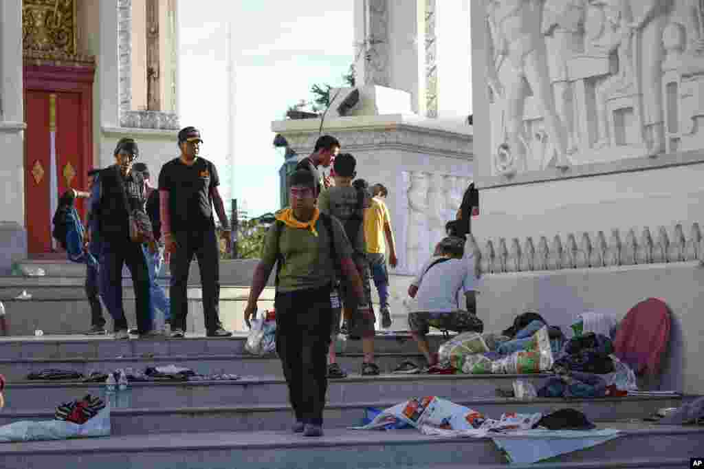 Volunteers from anti-government protesters clean up after an overnight shooting attack at Democracy Monument in Bangkok, Thailand, May 15, 2014.