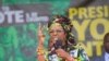 L’ex première dame du Zimbabwe, Grace Mugabe, s’adresse aux partisans du parti lors d’un rassemblement de la ZANU PF à Chinhoyi, le 29 juillet 2017. 