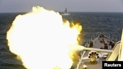 중국과 러시아 해군이 지난해 5월 상하이 인근 동중국해에서 합동 군사훈련을 실시하고 있다. (자료사진)