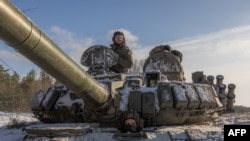 FILE - A Ukrainian tank crew takes part in a training exercise that focuses on fighting sabotage groups, in the Chernihiv region, Dec. 5, 2023, during the Russian invasion of Ukraine.