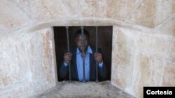 Sabalo Salazar faz homenagem aos 15 presos políticos em Angola.