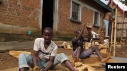 Mineurs artisanaux, Nyabibwe, Sud Kivu, RDC, le 31 octobre 2012. 