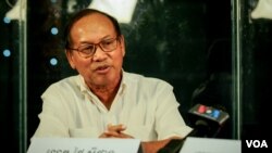 រូបឯកសារ៖ លោក​ ផៃ​​ ស៊ីផាន​ អ្នកនាំ​ពាក្យទីស្តី​ការ​គណរដ្ឋមន្ត្រី​ផ្តល់បទសម្ភាសន៍​ដល់សំឡេង​សហរដ្ឋ​អាមេរិក​វីអូអេ​, នៅរាជធានី​​ភ្នំពេញ​​, នៅថ្ងៃទី ២៦ ខែកក្កដា ឆ្នាំ​២០១៨។ (ខាន់ សុគុំមនោ​/ VOA) 