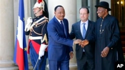 Shugaba Mahamadou Issoufou na Nijer, Shugaba Francois Hollande na Faransa, da kuma Shugaba Goodluck Jonathan na Najeriya Asabar 17 Mayu, 2014.