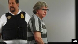 Kevin Monahan u sudnici u Njujorku pred izricanje kazne, 1. mart 2024. (Will Waldron/The Albany Times Union via AP)
