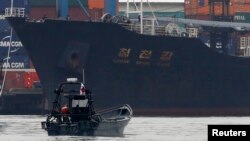 지난해 7월 파나마에서 신고하지 않은 무기를 싣고 가다 적발된 북한 국적 선박 '청천강' 호. 유엔 대북제재위원회 산하 전문가 패널은 북한 선박 청천강 호가 유엔 결의를 위반했다는 결론을 내린 것으로 알려졌다.