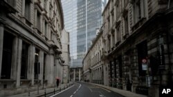 5일 전국적 봉쇄령이 내려진 영국 런던 금융가의 거리가 한산한 모습이다. 