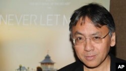 Penulis Kazuo Ishiguro menghadiri pemutaran khusus "Never Let Me Go" di New York, 14 September 2010. (Foto: dok). Hadiah Nobel untuk Sastra tahun 2017 telah diberikan kepada novelis Inggris Kazuo Ishiguro, diumumkan pada hari Kamis, 5 Oktober 2017.