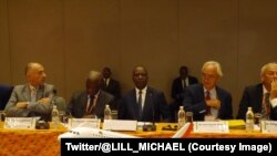 Le ministre ivoirien des Transports, Amadou Koné, au centre, lors de la 124e Assemblée générale de l'Association des transporteurs aériens francophones (Ataf), Abidjan, Côte d’Ivoire, 21 octobre 2017. (Twitter/@LILL_MICHAEL)