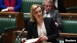 리즈 트러스 영국 외무장관이 의회에서 발언하고 있다. (자료사진)