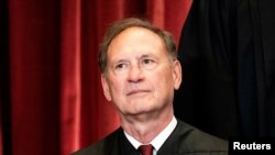 Sudija Semjuel Alito, prilikom poziranja sudija Vrhovnog suda za grupnu fotografiju, 23. aprila 2021. godine.Sudija Vrhovnog suda Alito prihvatio putovanje koje su platili republikanski donatori