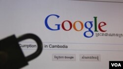 នេះ​ជា​រូបថត​គេហទំព័រ​ Google Search ជា​ភាសា​ខ្មែរ។ សេចក្តី​ព្រាង​ច្បាប់​មួយ​ស្តី​អំពី​ឧក្រិដ្ឋកម្ម​តាម​អ៊ីនធឺណិត​ដែល​ត្រូវ​បាន​លេច​ធ្លាយ​នៅ​ដើម​ឆ្នាំ​នេះ បាន​នាំ​ឲ្យ​មាន​ការ​បារម្ភ​កើន​ឡើង​ក្នុង​ចំណោម​សកម្មជន​សិទ្ធិ​មនុស្ស​ថា ច្បាប់​នេះ​អាច​នឹង​គំរាមកំហែង​ដល់​សេរីភាព​ការ​បច្ចេញ​មតិ​នៅ​កម្ពុជា។ (ស៊ុយ ហ៊ាមខេមរា/វីអូអេ)