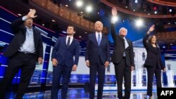 Democratic presidential hopefuls arrive on stage for the Democratic primary debate in Miami, June 27, 2019. 